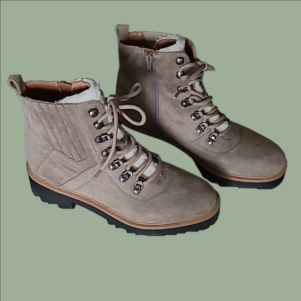 American Eagle boots